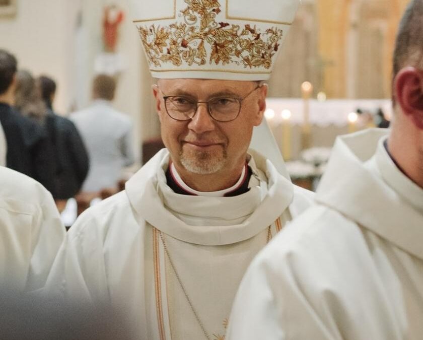 Biskup Oder błogosławi